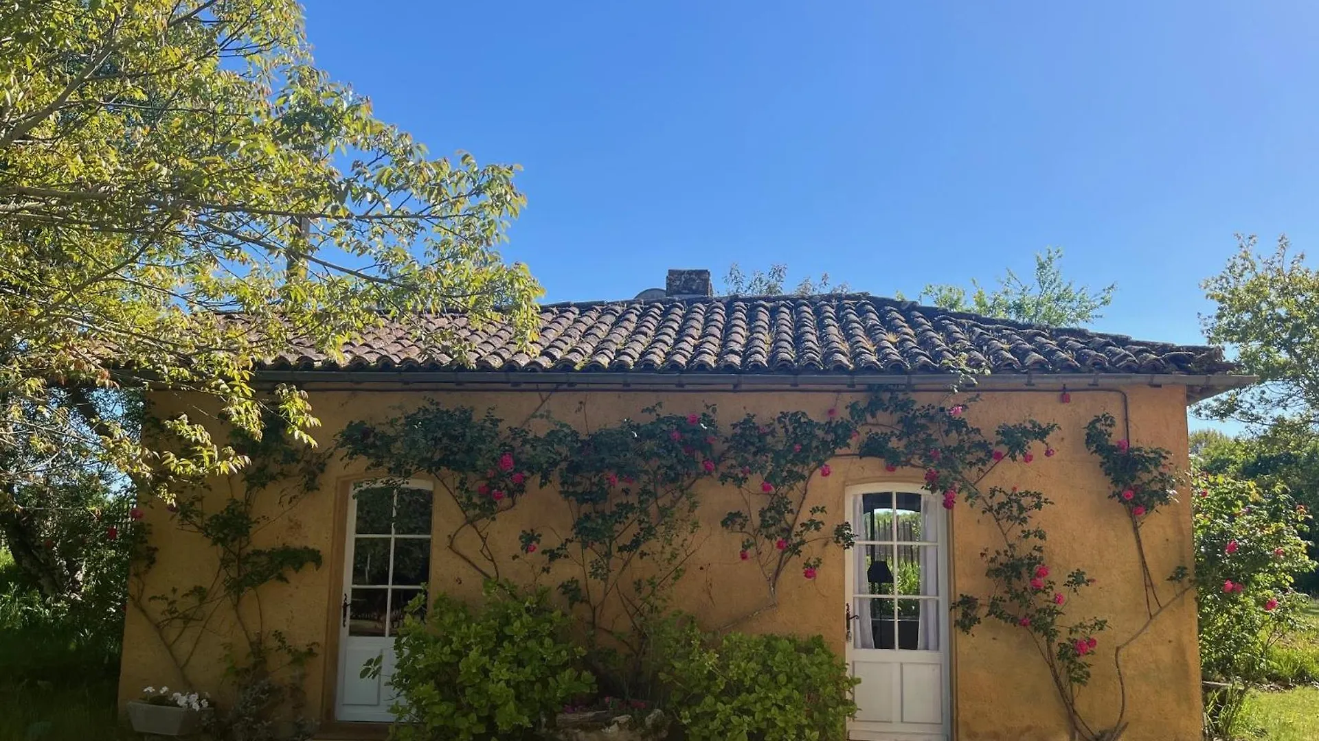 Charmante Petite Maison Avec Piscine Monguilhem France