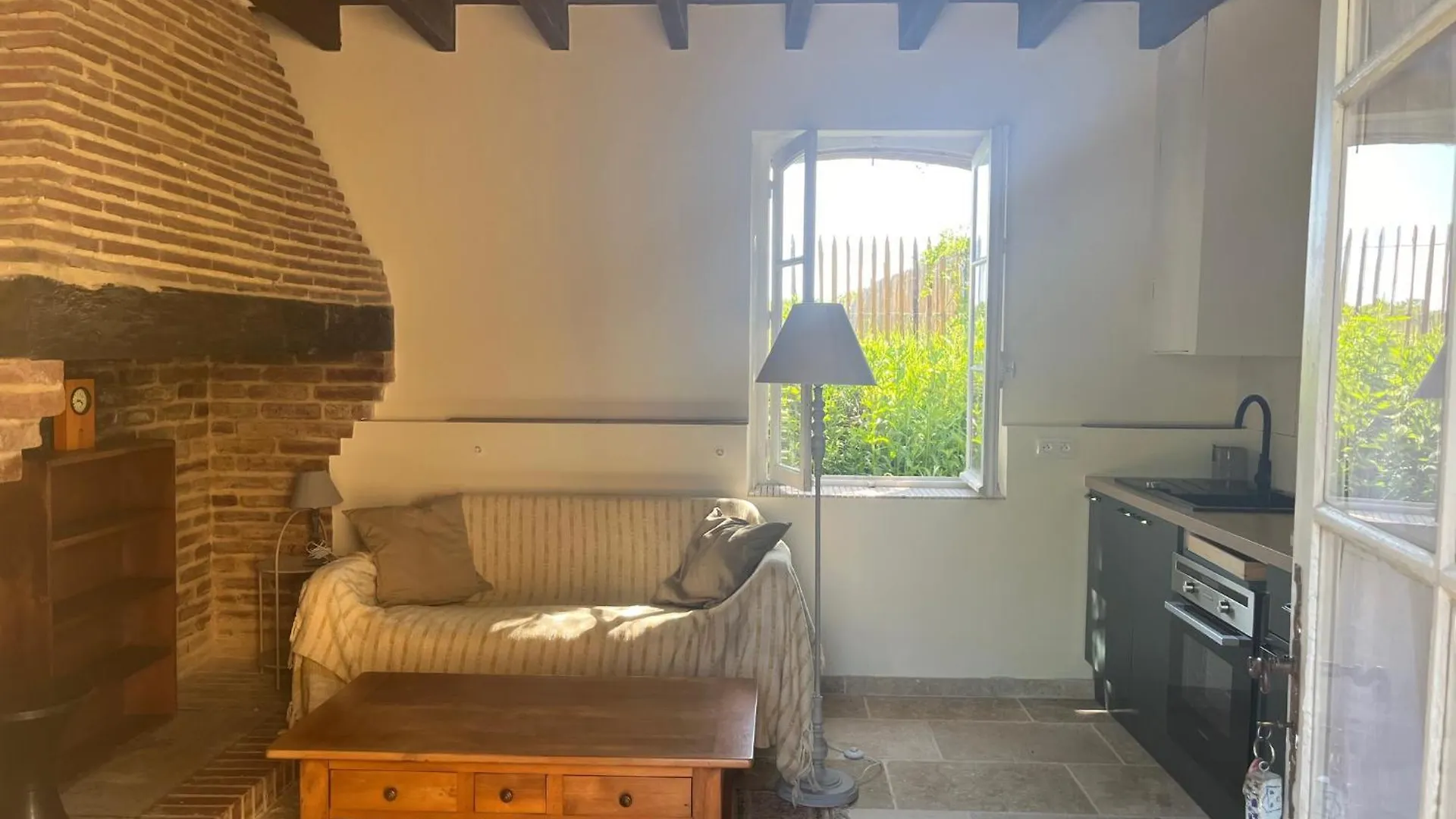 Charmante Petite Maison Avec Piscine Monguilhem