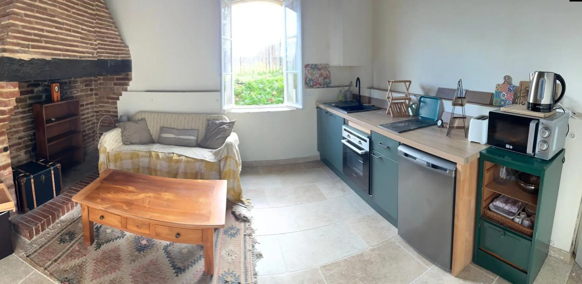 Holiday home Charmante Petite Maison Avec Piscine Monguilhem